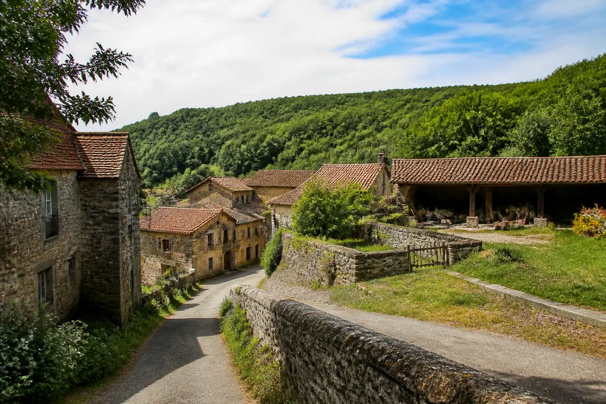 Salesse : Découvrez l’histoire et les secrets du village !